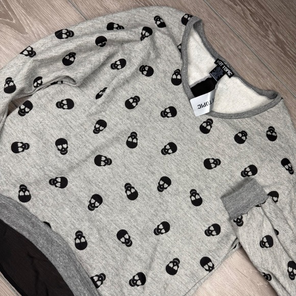 Hot Topic Tops - Hot Topic Womens Sweatshirt Skull Print Chiffon Inset Gray Large New